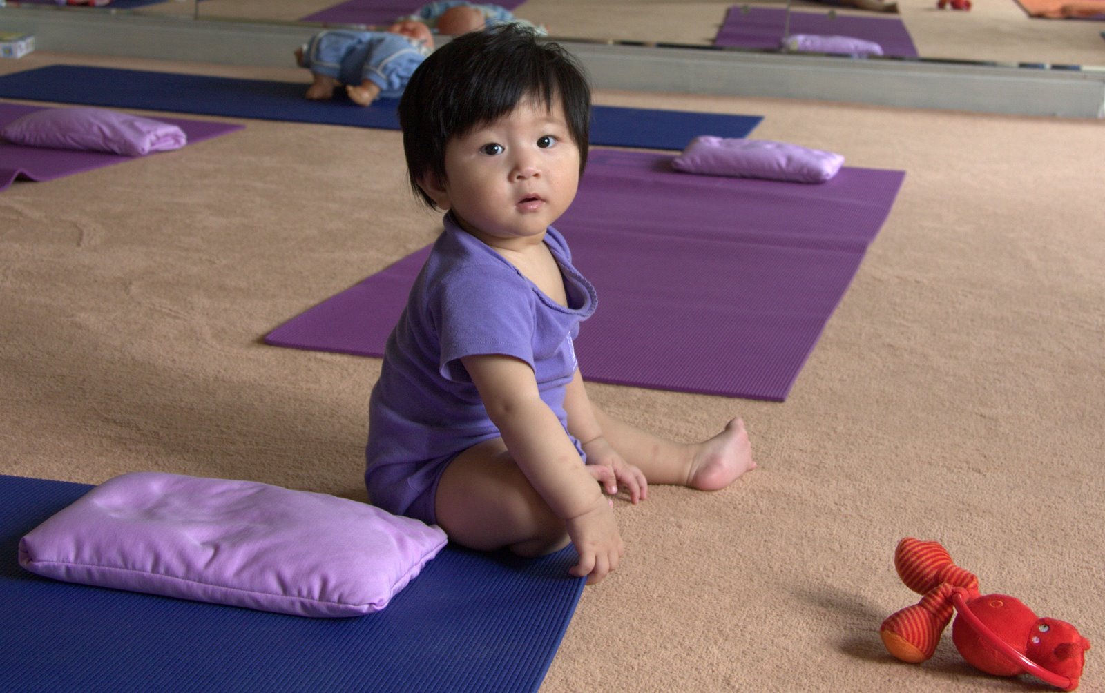 风靡全美的婴儿瑜伽