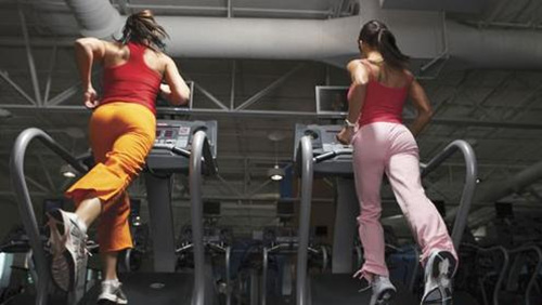 最有效的健身房女生健身计划一周表 - 健网